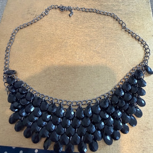 Chic Black Teardrop Necklace - Picture 5 of 5